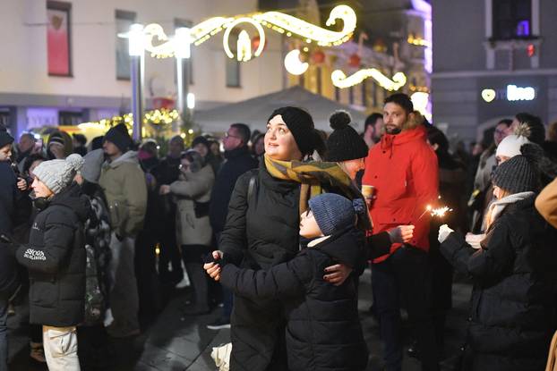 Čakovec: Doček Nove Godine uz bend Dobre vibracije i svjetlosni show