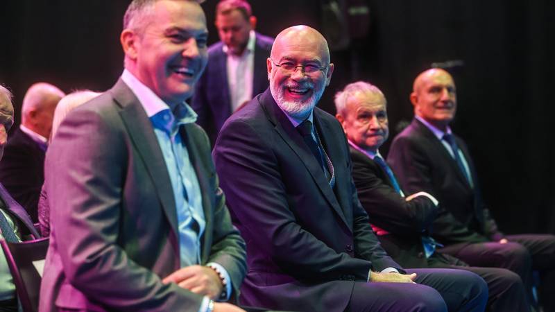 Sin  mu pio i ljetovao na račun saveza. Tko je Siniša Krajač? 'Bio sam trener Luki Modriću'