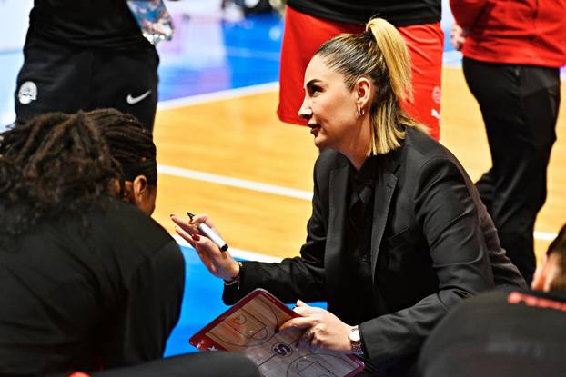 Selen Erdemová, trenérka, basketbalistka, sportovkyně