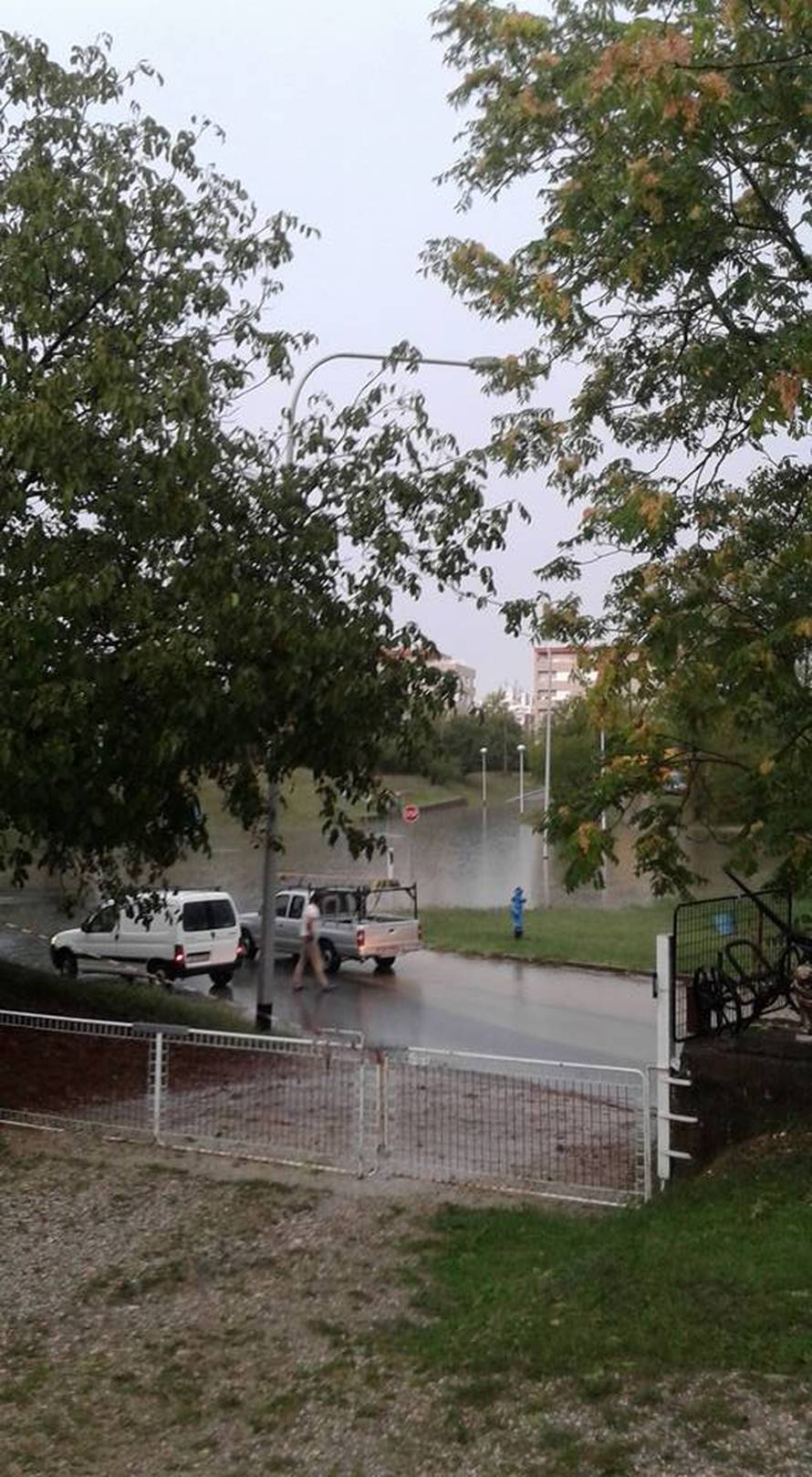 Ulice i podvožnjaci pod vodom: Zagreb pogodilo jako nevrijeme
