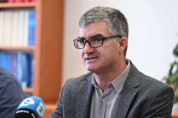 Zadar: Rektor Josip Fari&ccaron;i&cacute; primio je nagra&dstrok;ene sporta&scaron;e