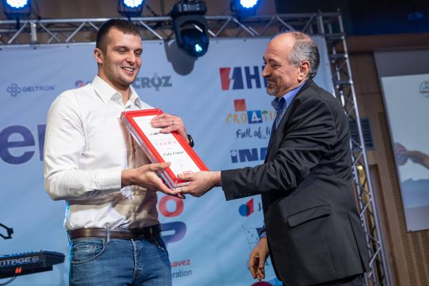 Dubrovnik: Andro Bušlje i Luka Lončar vaterpolisti godine, Petra Bukić najbolja vaterpolistica