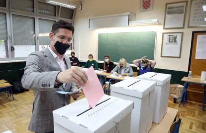 Zagreb: Kandidat MOST-a Zvonimir Troskot glasovao je na svom biračkom mjestu