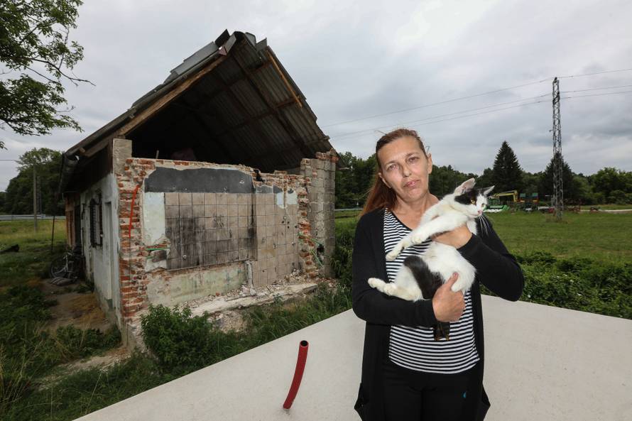 Križ: Jasenka Miloš pored izgorjele obiteljske kuće