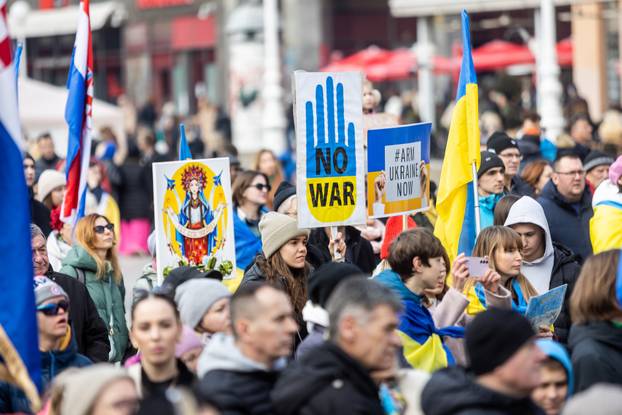 Zagreb: Skup podrške Ukrajini i ukrajinskom narodu na Trgu bana Josipa Jelačića