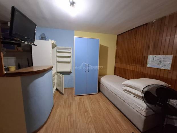 FOTO U Splitu prodaju 18 m2 za 139.000 eura. Pogledajte kako su uredili stan. 'Blizu Rive je...'