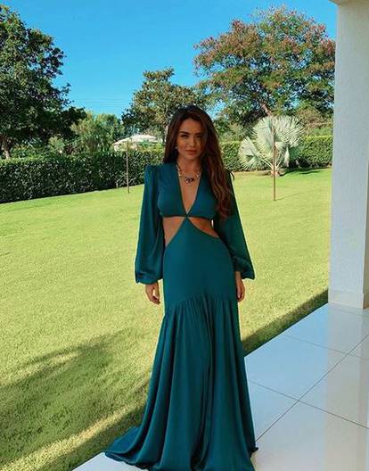 Brazilka Rafaella Kalimann zna kako nositi popularnu večernju haljinu s otvorima na struku
