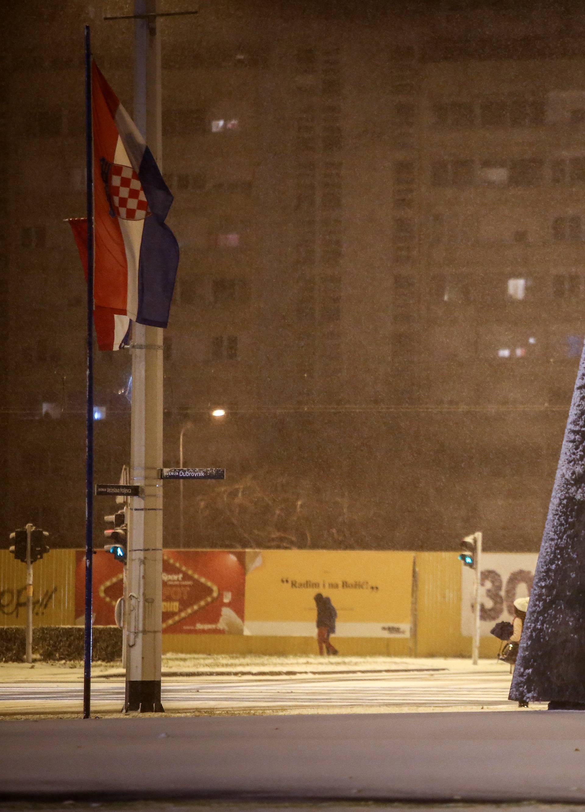 Zagreb: Gust snijeg prekrio gradske ulice