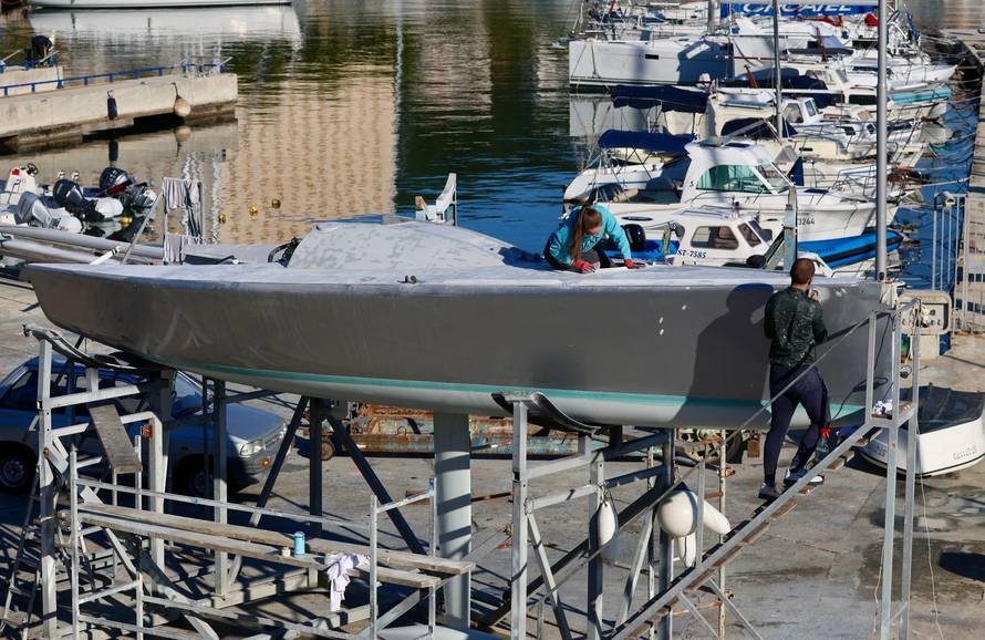 Split: Sunčan dan u marini