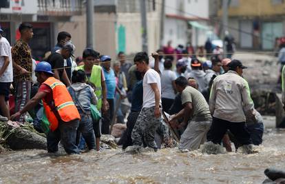 Katastrofa u Meksiku: Poplava pogodila bolnicu, poginulo 16 ljudi, nisu mogli primati kisik