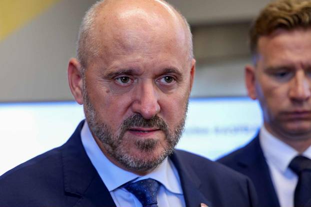 FOTO Pustili smo političarima brade! Tu su Plenković, Anušić, Milanović... a 'zarastao' je i Bulj