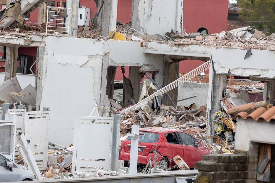 Esplosione Di Una Bombola Di Gas A Roma,Crolla Una Palazzina E Ne Coinvolge Altre