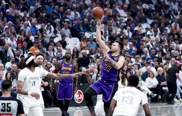 NBA: Los Angeles Lakers at Dallas Mavericks