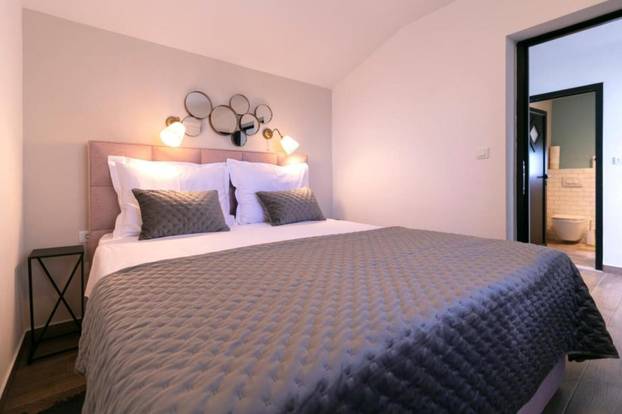 FOTO Kuća na Jadranu s 240 m² luksuza čeka novog vlasnika