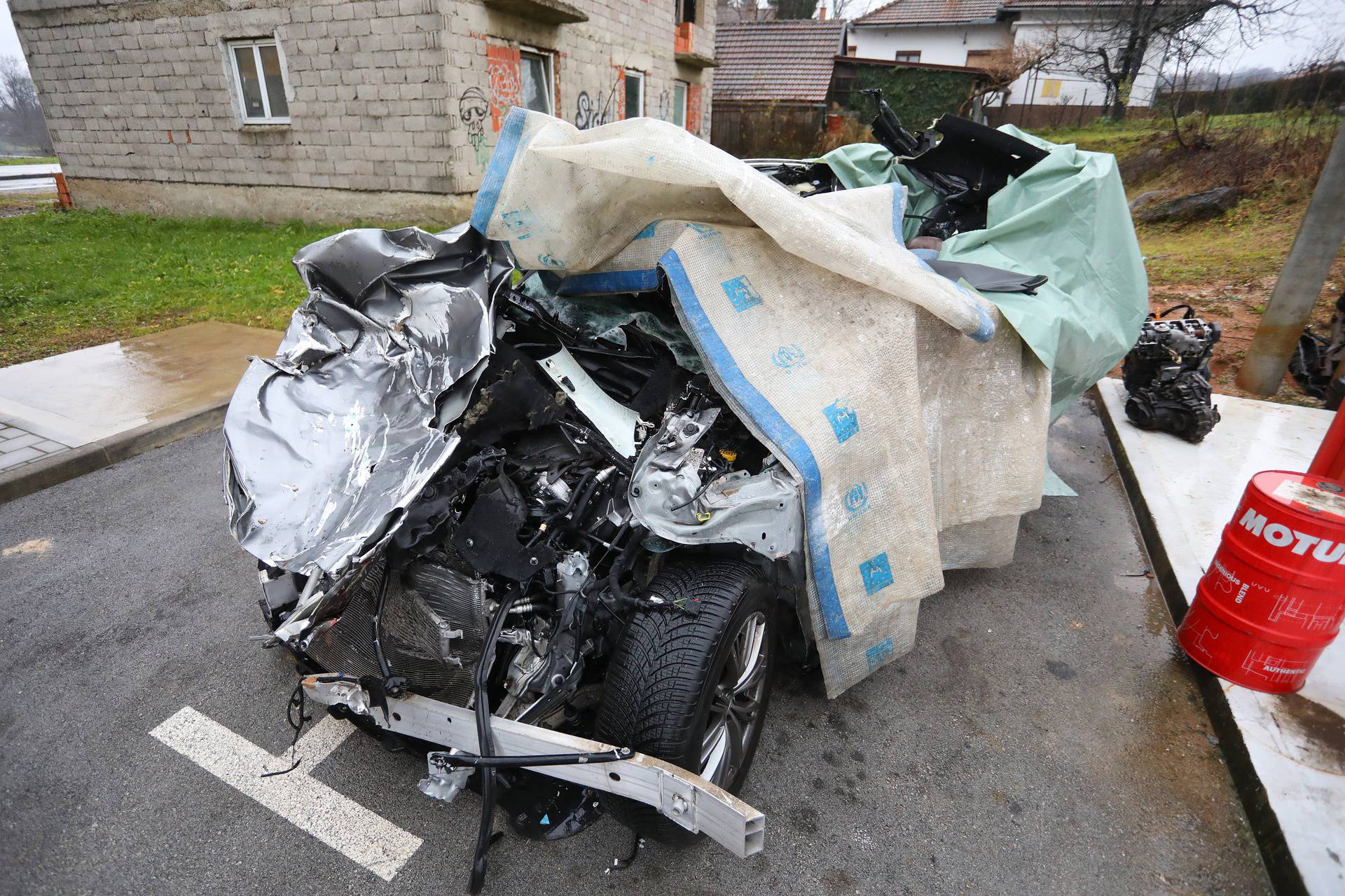 Olupina auta u kojem je poginuo bracni par iz Rijeke