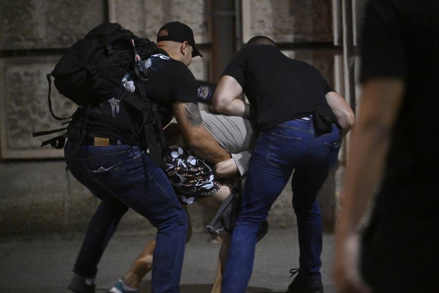 Beograd: Sukob građana i studenata s policijom tijekom prosvijeda