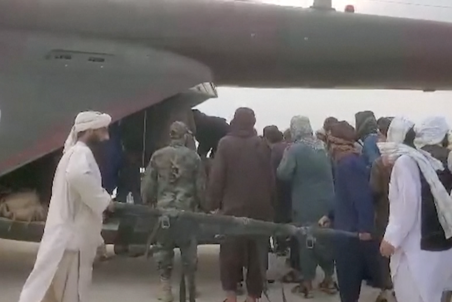 Stravični prizori iz Afganistana: Više od 600 mrtvih u razornom potresu, kopaju po ruševinama