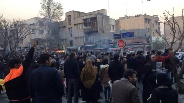 People protest in Tehran