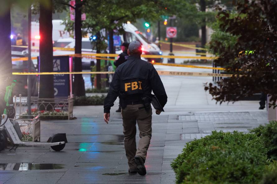 Alleged gunshots heard nearby, at the White House in Washington