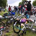Porušila ih kao domine: Uhitili ženu koja je porušila na desetke biciklista na Tour de Franceu
