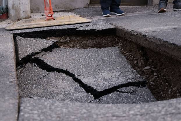 Zagreb: Propao dio ceste u ulici Cerovac