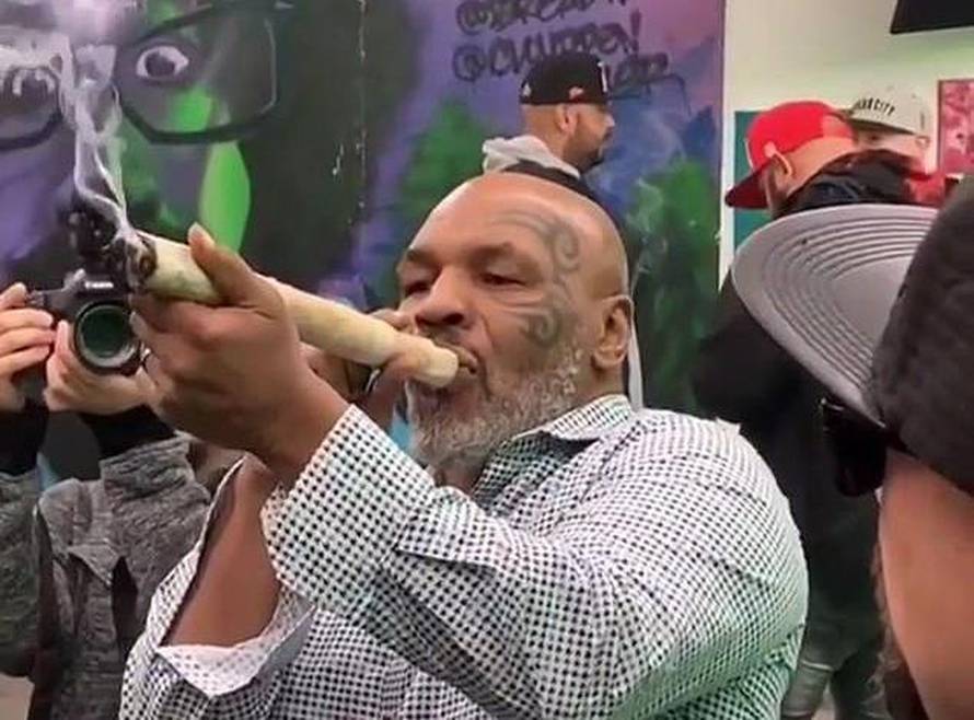 Mike Tyson: 'Bio sam im samo proizvod, a još se sramim što sam Holyfieldu odgrizao uho...'