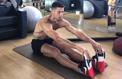 Dok su svi na odmoru, Ronaldo po cijele dane vježba u teretani