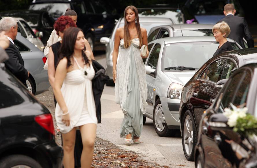 ARHIVA - 2010. Zagreb: Vjen?anje Maline Grahek i Josipa Šelendi?a u remetskoj crkvi