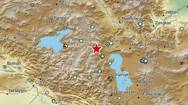 Ekipe na terenu: Potres jačine 5,7 na granici Irana s Turskom