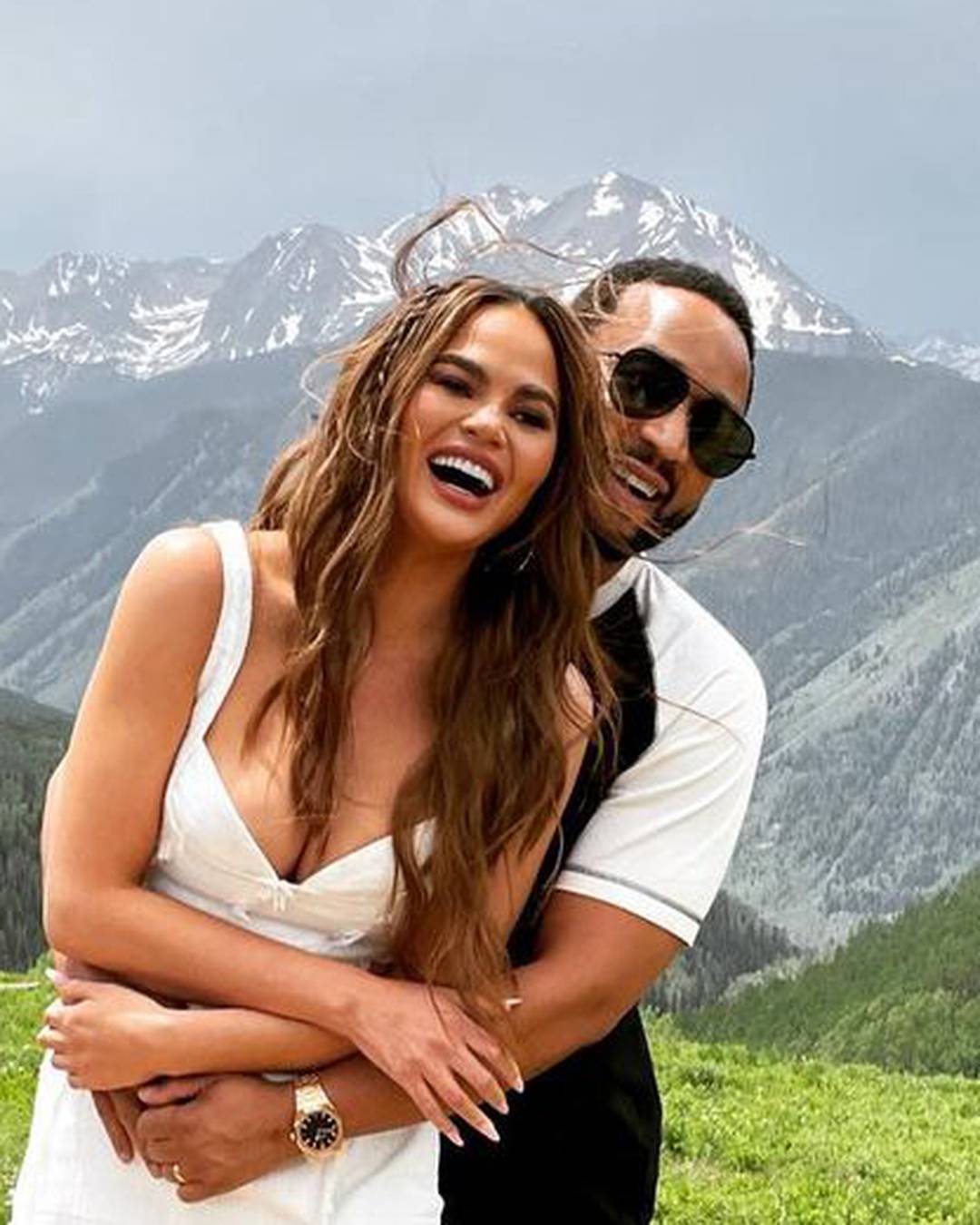 Nakon gubitka djeteta Chrissy Teigen i John Legend dobili su kćer: 'Kakav blagoslovljen dan'