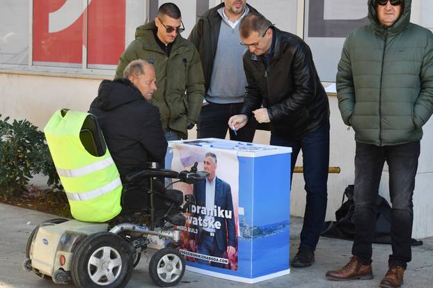 Šibenik: Zapo?elo prikupljanje potpisa sa predsjedni?ku kampanju Mire Bulja