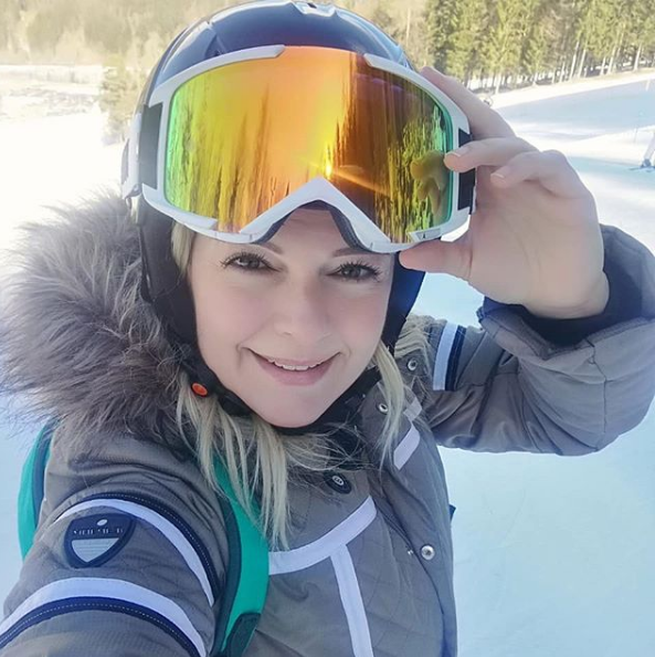 Na stazi za skijanje završila je na alkotestu: Minea, aj ti puši!