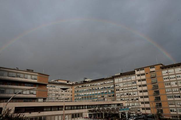 Pope Francis continues treatment for a respiratory tract infection at Gemelli hospital