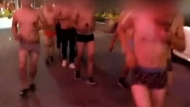 'To smo i zaslužili': Šef radnike natjerao da trče goli po cesti!