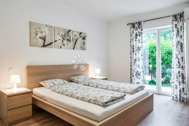 FOTO Pogledajte šarmantnu vilu u Labinu. Košta manje od pola milijuna eura, a ima i bazen