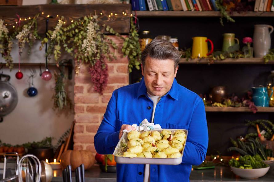 Jamie Oliver: Brzi božićni recepti; Blagdanska čarolija poznatog britanskog kuhara