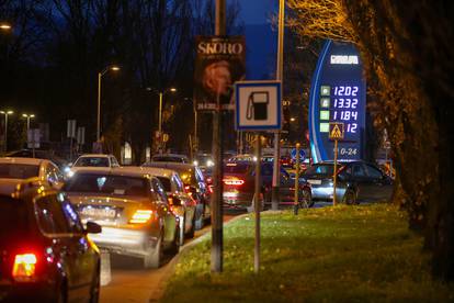 Zagreb: Gužva na benzinskim postajama zbog poskupljenja naftnih derivata