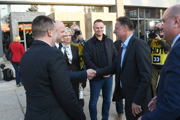 Predsjednik Sabora Gordan Jandroković stigao u Bjelovar gdje će pratiti utakmicu ženske rukometne reprezentacije