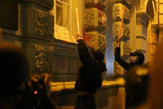 Nekoliko tisuća ljudi na prosvjedu u Novom Sadu