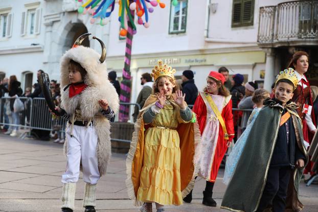 Rijeka: Tisuće maškara na Dječjem karnevalu.