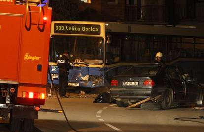 U sudaru s busom ZET-a poginuo je vozač BMW-a