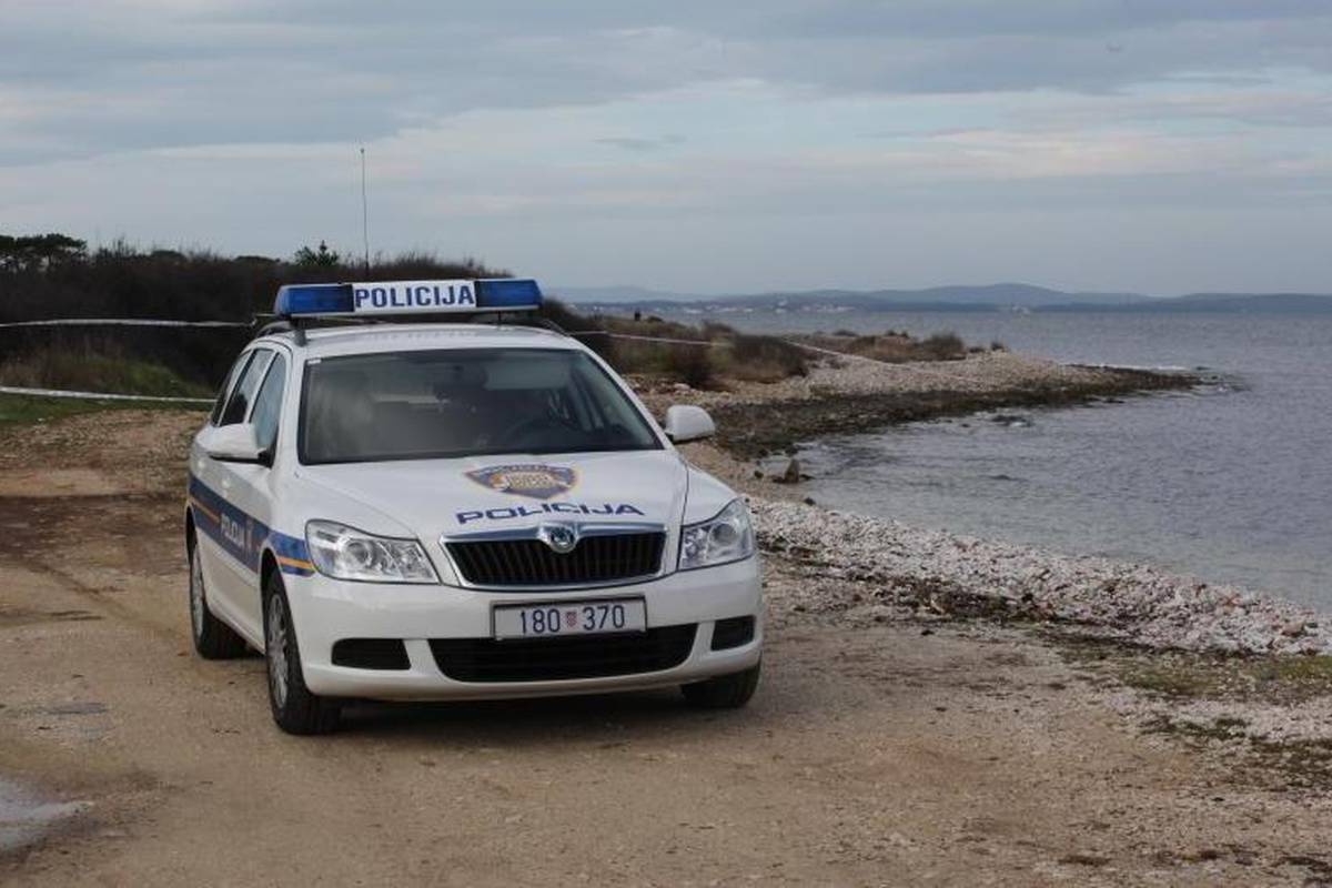 Dječaku su ukrali stvari na plaži, morao kući u gaćama