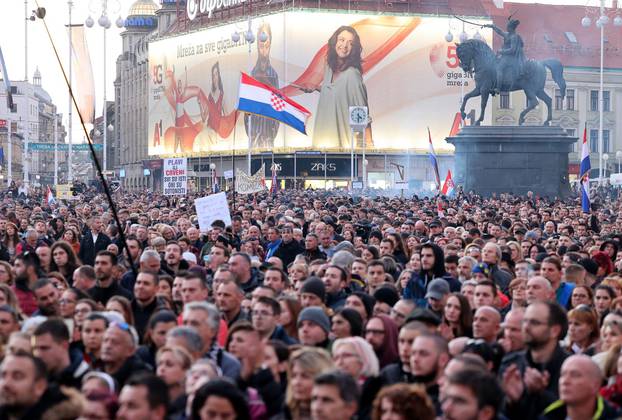 Veliki prosvjed u Zagrebu protiv COVID potvrda okupio tisuće prosvjednika