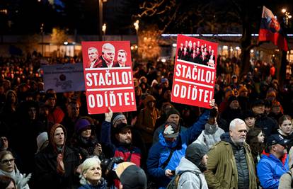 FOTO Tisuće Slovaka na ulicama Bratislave: 'Vlada Roberta Fica se previše približila Rusiji!'