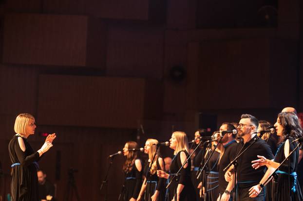 Supruga voditelja Tomislava Jelinčića i zbor Izvor oduševili Lisinski: Od Olivera do gospela