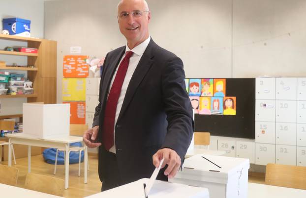 Split: Aktualni gradonačelnik Ivica Puljak glasovao u drugom krugu lokalnih izbora