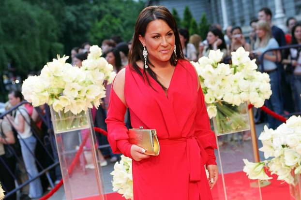 Noć dekoltea: Šuput se hvalila friškim silikonskim grudima, 'servirala' ih je i Monika Kravić