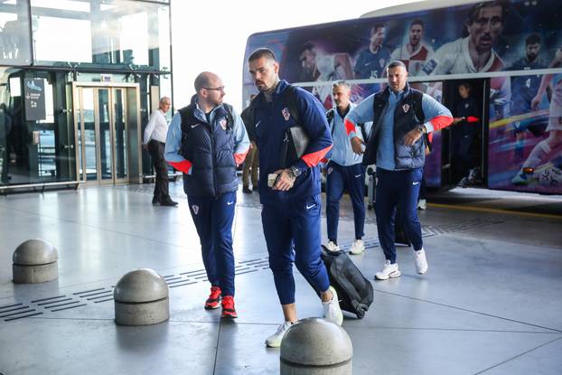 Zagreb: Odlazak hrvatske nogometne reprezentacije u Prag 