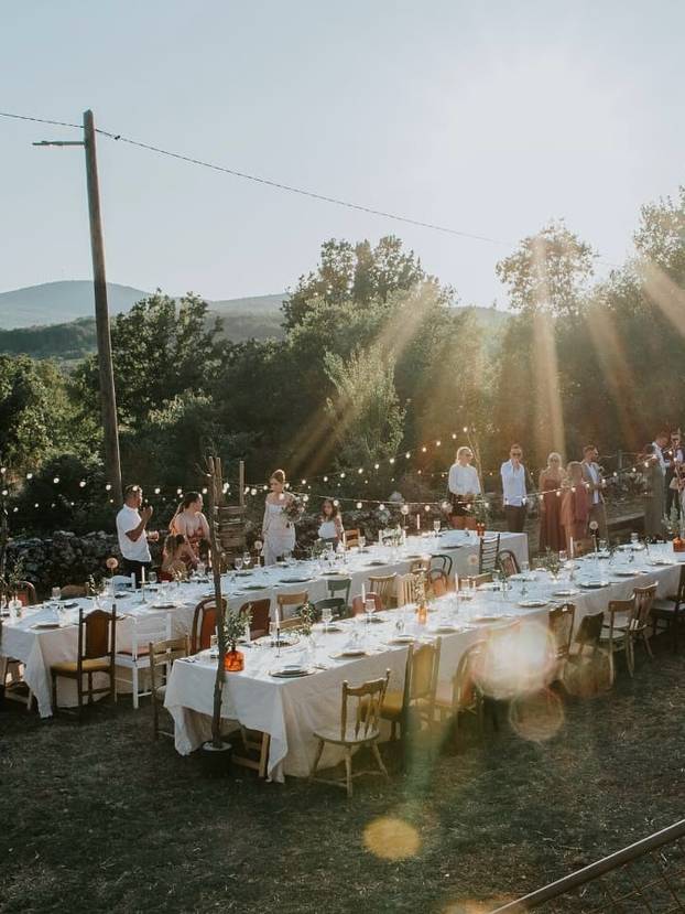 FOTO Farma blizu Splita na kojoj možete ručati među knjigama i družiti se sa životinjama