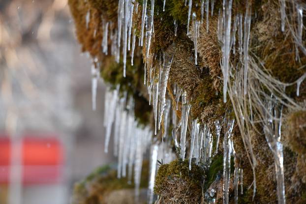 Šibenik: Zbog niskih temperatura smrznula se fontana  u perivoju Luje Maruna